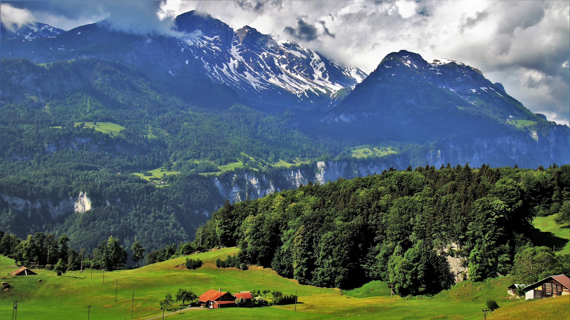 Why choose the Alps for your next summer adventure